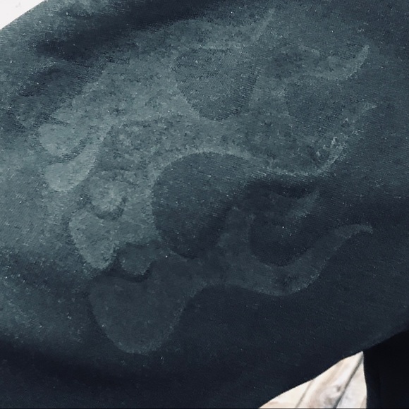 Casino wear button down shirt - Picture 3 of 7